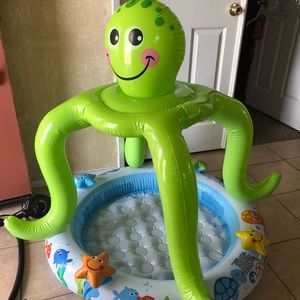Kids inflatable pool with shade